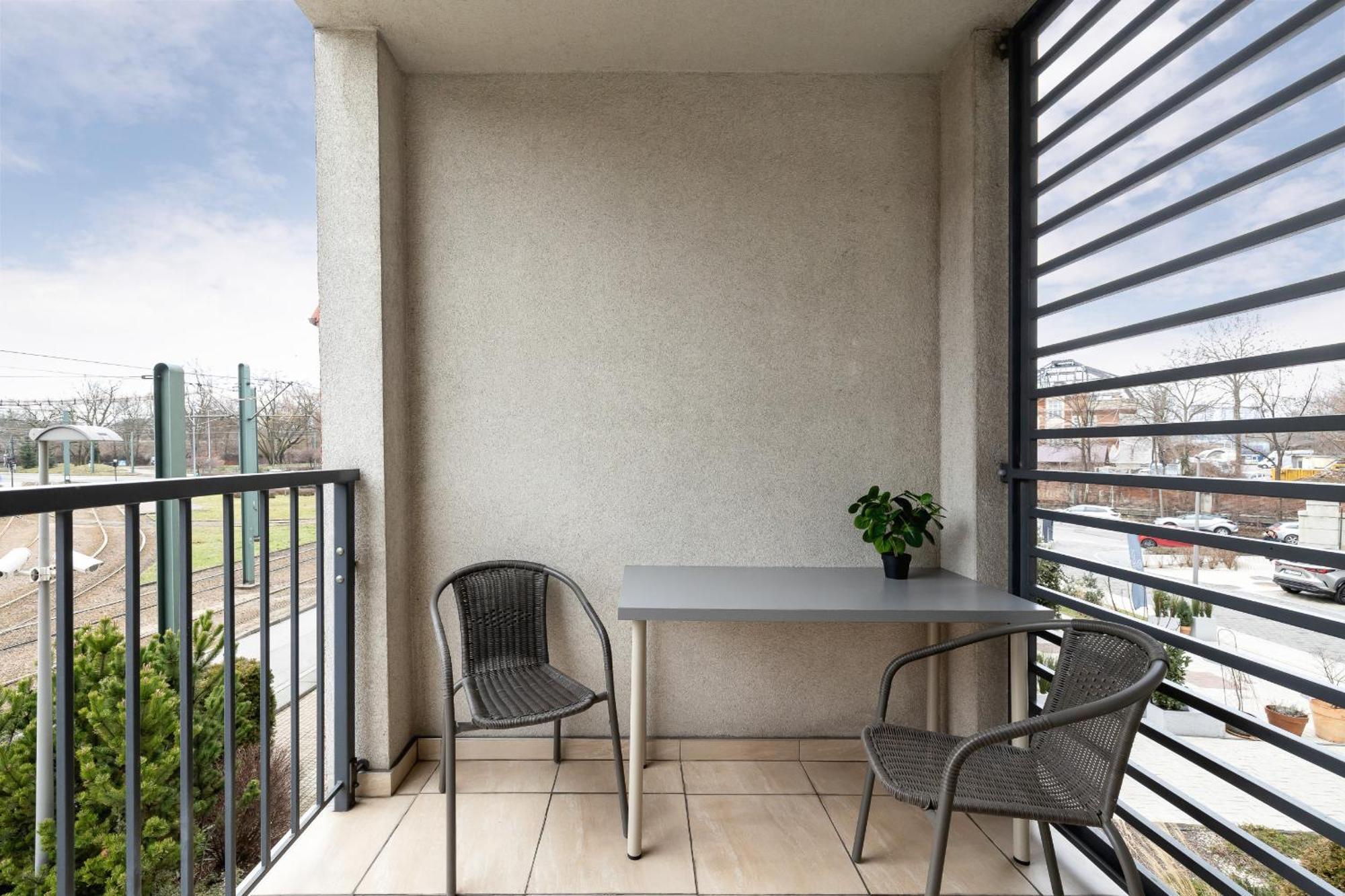 Stylish Apartment With Balcony & Parking Cracow By Noclegi Renters Krakow Ngoại thất bức ảnh